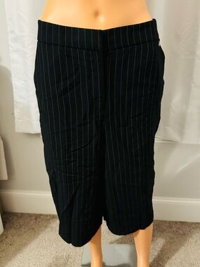 Great Rafaella size M black white pinstripe wide leg capri pants gauchos new